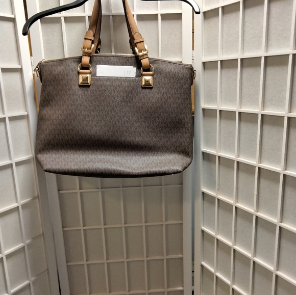 New Authentic Michael Kors Tote - Picture 6 of 12